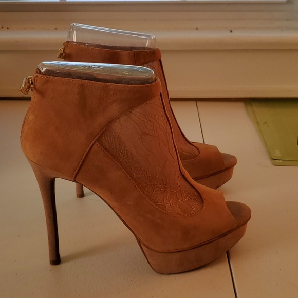 Shoes - Picture 2 of 3